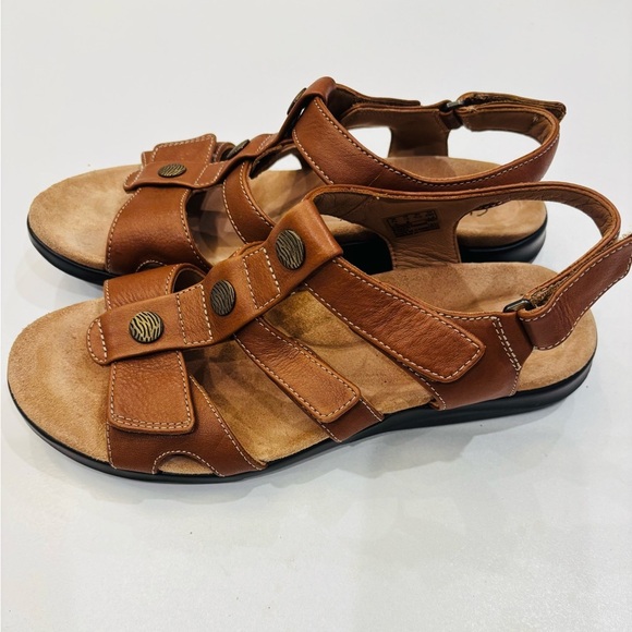 Clarks  Unstructured Tan Leather Sandals size 10 mint condition - Picture 6 of 9